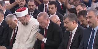 15 Temmuz Şehitleri Anılıyor! Başkan Erdoğan Şehitlerimiz İçin Kur’an Okudu