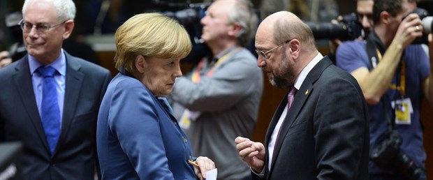 Schulz'lu Sosyal Demokratlar, Merkel'in Birlik Partilerini geride bıraktı