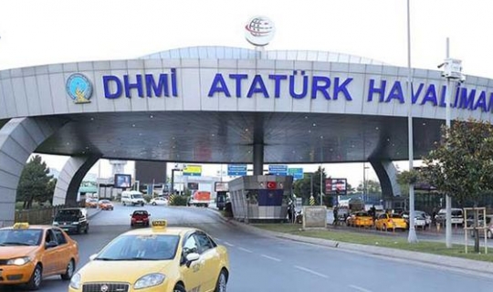 Atatürk Havalimanı'nda Taksicilerin Bıçaklı Kavgasında Kan Döküldü!