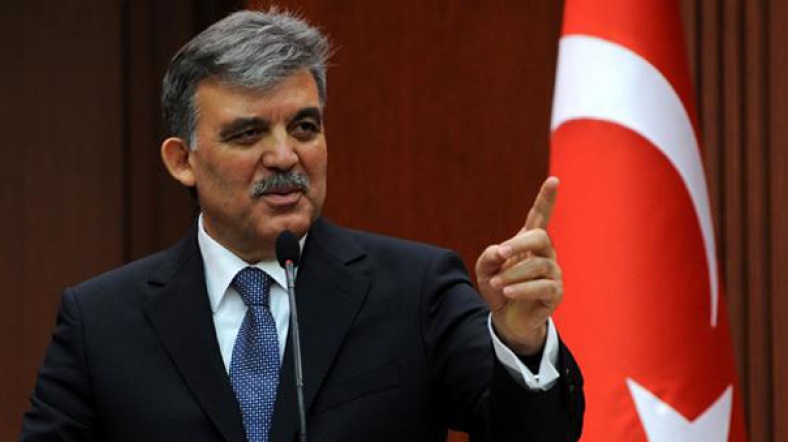   Abdullah Gül’den Eleştirilere Sert Cevap! “Ahlak Sınırlarını Aşan…”