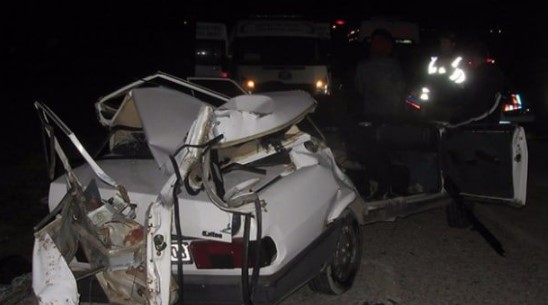 Afyon’da Korkunç Kaza! Otomobil İkiye Ayrıldı: 2 Kişi Öldü, 2 Kişi Yaralandı