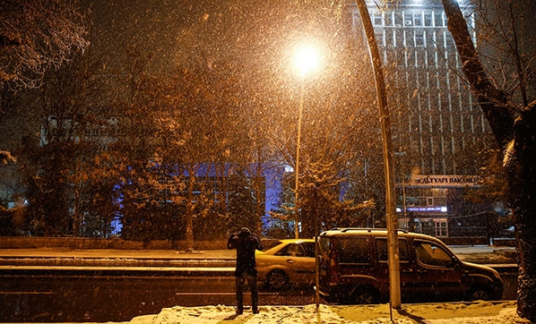 Ankara Yeniden Bembeyaz! Kar Yağışının Etkili Olduğu Ankara'da Hava Nasıl Olacak
