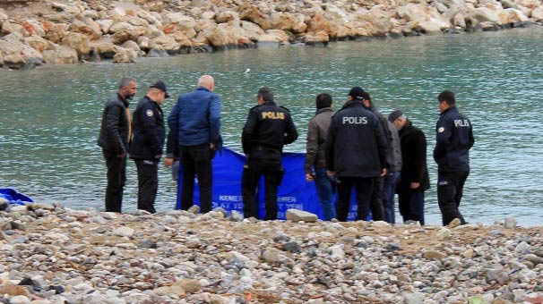 Antalya’da Korkunç Olay! Vücudunun Üst Tarafı Olmayan Erkek Cesedi Kıyıya Vurdu