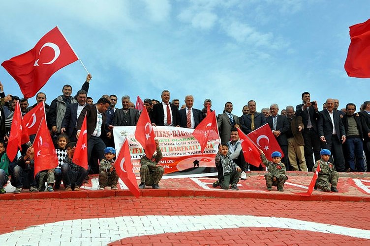 Aşiretten Afrin’deki Mehmetçiğe Tam Destek! 300 Araçlı Konvoyla Anlamlı Ziyaret