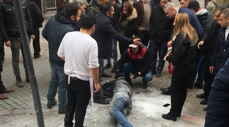 Balıkesir'de Şok Olay! Belediyenin Önünde Kendisini Yaktı