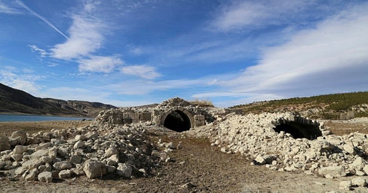Baraj Suyu Çekildi! 816 Yıllık Selçuklu Hanı Gün Yüzüne Çıktı