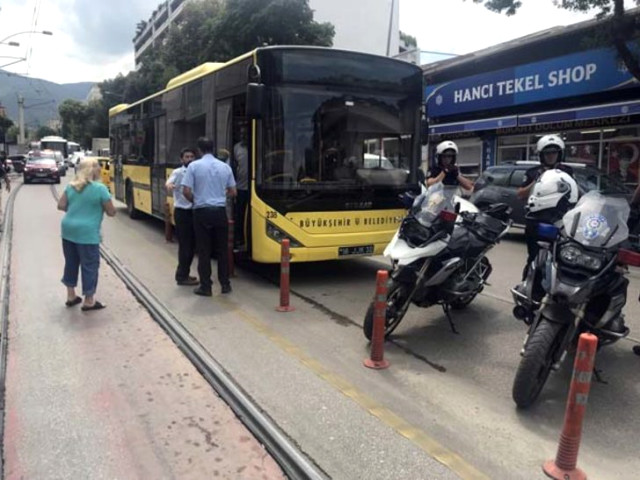  Belediye Otobüsünde İğrenç Olay! Kadın Yolcu, Yanında Oturan Adam Tarafından Taciz Edildi