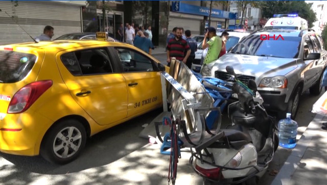 Bonzai İçip Kaza Yapan Taksiciye Vatandaşlardan Meydan Dayağı
