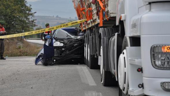 Bursa’da Trafik Kazası Yine Can Aldı! Otomobil TIR’a Çarptı: 1 Kişi Öldü, 5 Kişi Yaralandı