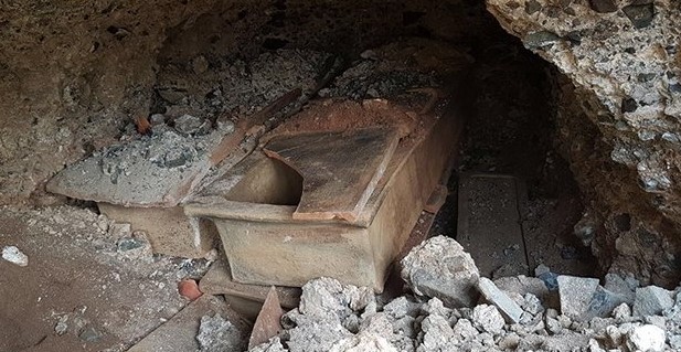 Camii Yapılacak Arsadan Tarihi Mezarlar Çıktı