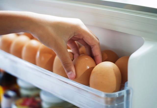 Dikkat Tehlike Saçıyor! Yumurtalarınızı Buzdolabı Kapağınızda Saklamayın