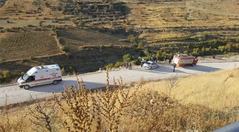 Diyarbakır'da Otomobil Çaya Uçtu: 1 Polis Şehit Oldu, 1 Polis Yaralı