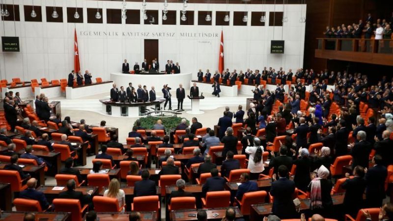 Erdoğan Yemin Ederken Büyük Saygısızlık! 4 Parti Yemin Töreni Sırasında Ayağa Kalkmadı