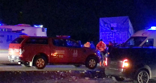 Erzurum’da Korkunç Kaza! Otomobil İle Kamyon Kafa Kafaya Çarpıştı: 4 Ölü, 1 Yaralı