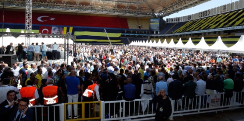 Fenerbahçe’nin Tarihi Kongresi’nde Acı Olay! Oy Verme İşleminde Kalp Krizi Geçiren Divan Kurulu Üyesi Hayatını Kaybetti