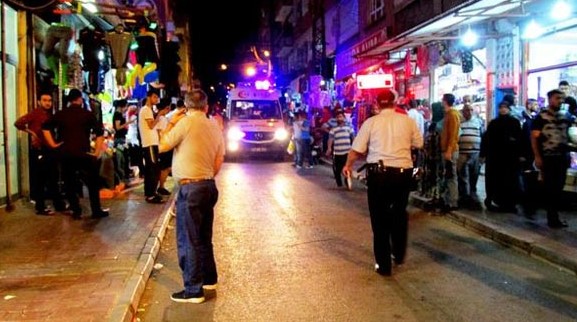  Gaziantep’te Terör Saldırısı Şüphesi! Silahlarla Bayram Alışverişi Yapanları Taradılar