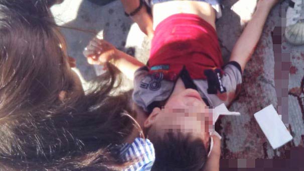 İstanbul Esenyurt'ta Çocuğunun Kafasını Demir Bariyerlere Vuran Cani Baba Vatandaşlar Tarafından Linç Edilmek İstendi