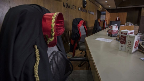 Kayseri’de Hakim Kocasına Evden Uzaklaştırma Verdiği Kadınla Sarmaş Dolaş Yakalandı