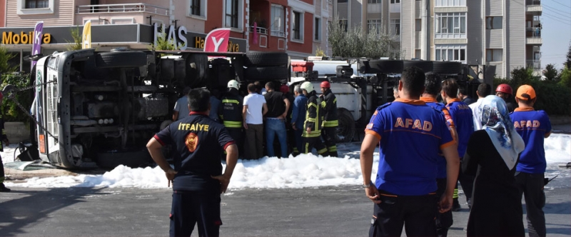 Konya’da Büyük Bir Faciadan Dönüldü! Gaz Tankeri Devrildi: Apartmanlar Tahliye Edildi