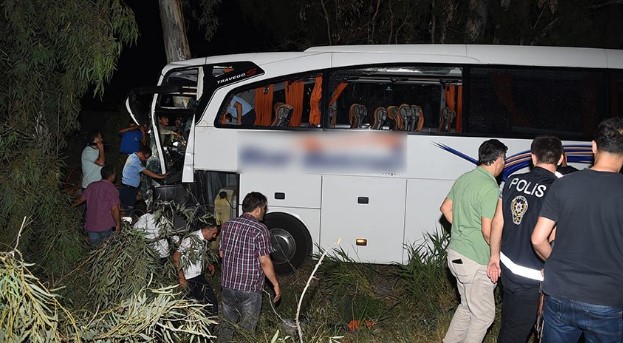 Mersin’de Korkunç Kaza! 1 Kişi Öldü 20 Kişi Yaralandı
