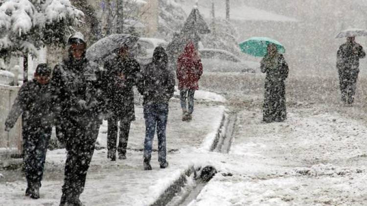 Meteoroloji'den Yeni Hafta İçin Uyarı Üstüne Uyarı! Sibirya Soğukları Geliyor, Kar İstanbul'un Kapısına Dayandı