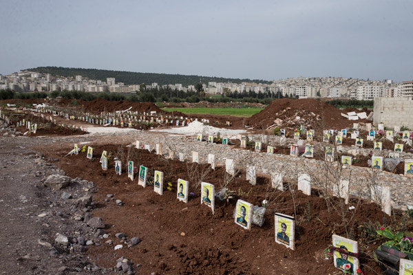 “Ölen Teröristler Nerede” Deniyordu! İşte Afrin'de Çekilen Terörist Mezarlarının Görüntüleri