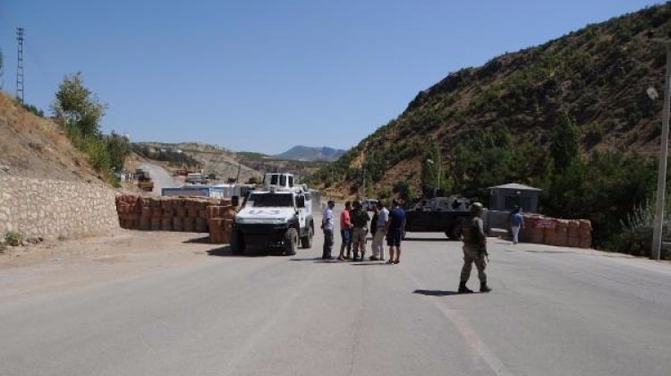 PKK’lı Teröristler Yine Yol Kesip Araç Yaktı! Özel Harekat Operasyon Başlattı