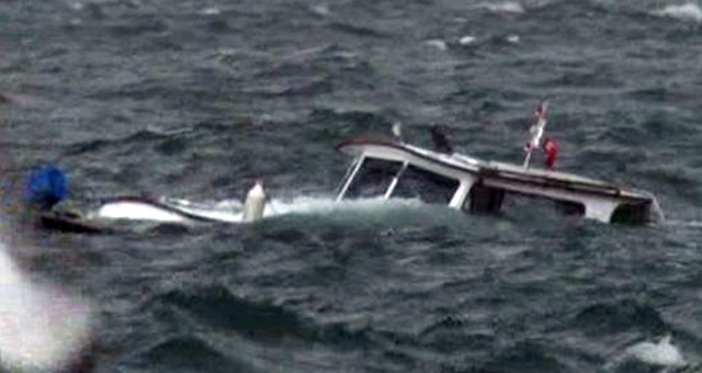 Son Dakika! Balıkçı Teknesi Fırtınaya Kapılıp Battı: 4 Kişi Kayıp