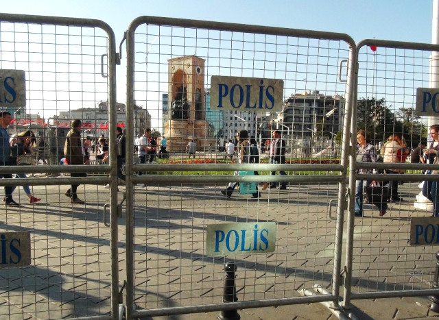 Taksim'de 1 Mayıs Önlemleri, Her Yer Bariyerlerle Kapatıldı