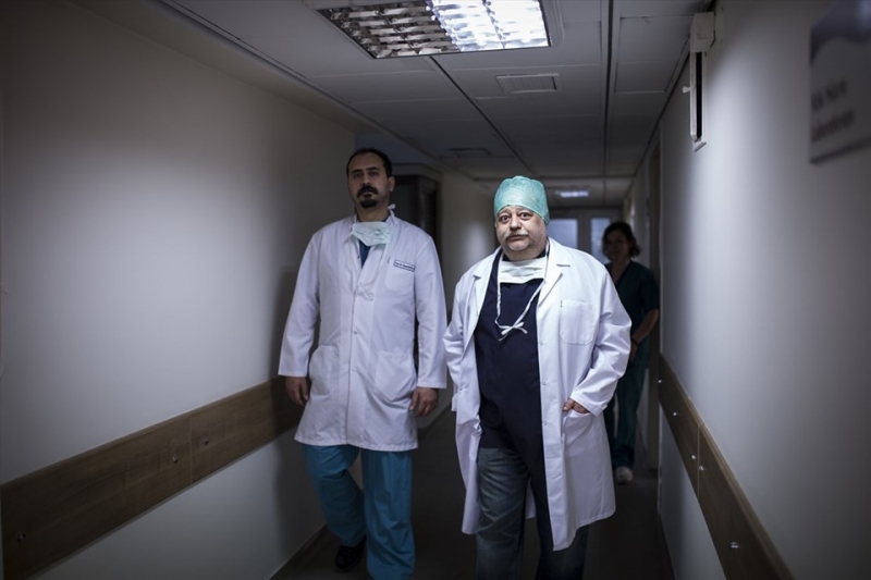 Türk Doktorlardan Büyük Başarı! Dünyanın ilk Robotik Ameliyatı “Da Vinci robotu” ile Türkiye’de Yapıldı