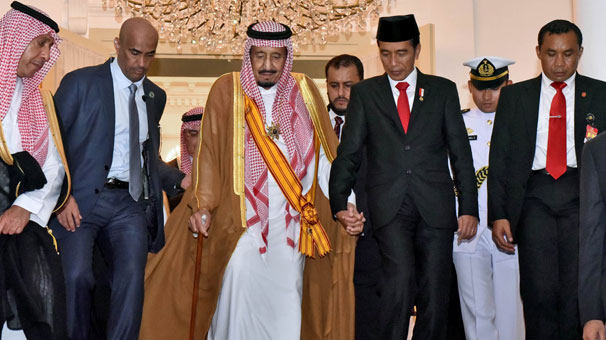 Endonezya'ya Resmi Ziyaret İçin Giden Suudi Kral 450 Ton Bagaj Götürdü