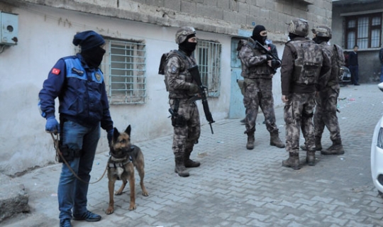 Gaziantep'te Şafak Operasyonu! 200 Polis Katıldı 35 Kilo Esrar Bulundu!