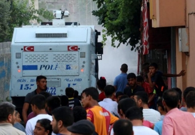 Adana’da İki Ailenin Meydan Kavgasına TOMA Müdahalesi 