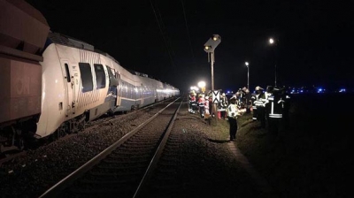 Almanya’da Yolcu Treniyle Yük Treni Çarpıştı! 41 Yaralı
