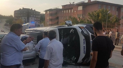 Ankara’da Korkutan Kaza! 4 Araç Birbirine Girdi, Öğrenci Servisi Devrildi