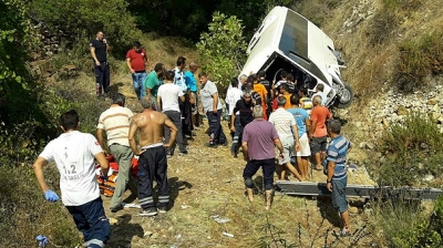 Antalya’da Can Pazarı! Tur Otobüsü 50 Metrelik Şarampole Uçtu: 4 Kişi Öldü, 27 Kişi Yaralandı