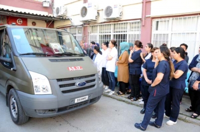 Bitlis Şehidi İçin Hastane Personeli Sokağa Döküldü! Şehide Gözyaşları İçinde Veda!