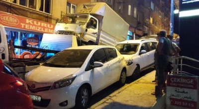 Bursa’da Faciadan Dönüldü! Freni Patlayan Kamyonet 10 Araca Birden Çarptı
