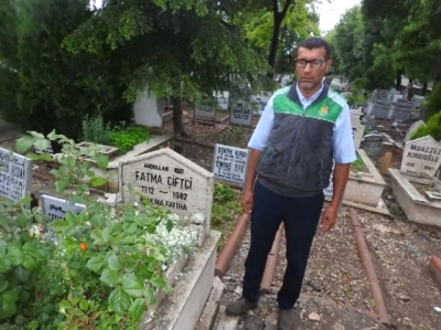 Çorum'da Mezarlıkta Ağlayan Gizemli Kızı Gören Mezarlık Görevlisi O Anları ilk Kez Anlattı