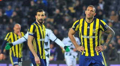  Derbi Öncesi Büyük Şok! Fenerbahçeli Futbolcuya Ve Eşine Tehdit Mesajları Attılar