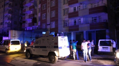 Diyarbakır’da İnanılmaz Olay! Yangını Söndürmeye Giden İtfaiye Erlerine Saldırdılar