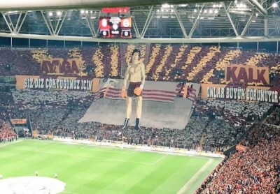 Galatasaray’a FETÖ Şoku! Derbideki “Ayağa Kalk” Pankartına Soruşturma Açıldı