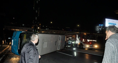 İstanbul’da Yolcu Minibüsü Devrildi! 6 Yaralı