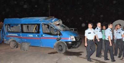 Jandarma Minibüsü Olay Yerine Giderken Devrildi: 8 Asker Yaralandı