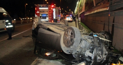 Kadıköy’de Otomobil 10 Metreden E-5’e Uçtu