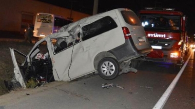 Manisa’da 2 Otomobil Kafa Kafaya Çarpıştı! 2 Kişi Hayatını Kaybetti