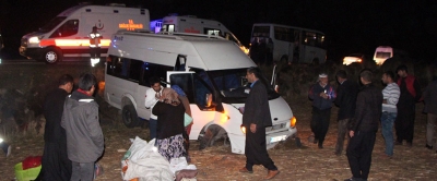 Şanlıurfa’da Feci Kaza! İşçileri Taşıyan Minibüs Şarampole Uçtu: 12 Kişi Yaralandı
