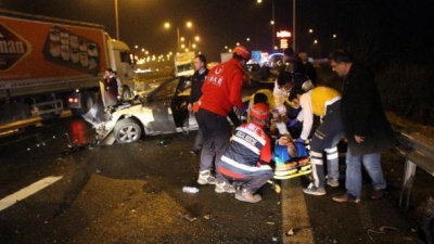 TEM’de Feci Kaza! Ters Şeritte İlerleyen Otomobille Kamyon Çarpıştı! 1 Yaralı