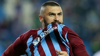  Trabzonspor’da Burak Yılmaz Ayrılık Ateşini Yaktı! “Çok Ciddi Teklif Aldım”